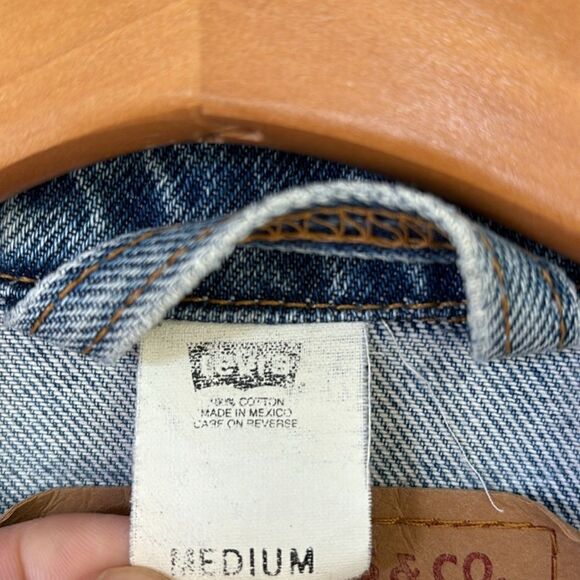 Levi Strauss Original Riveted Jean Jacket Denim oversized Distressed Medium - Picture 10 of 13